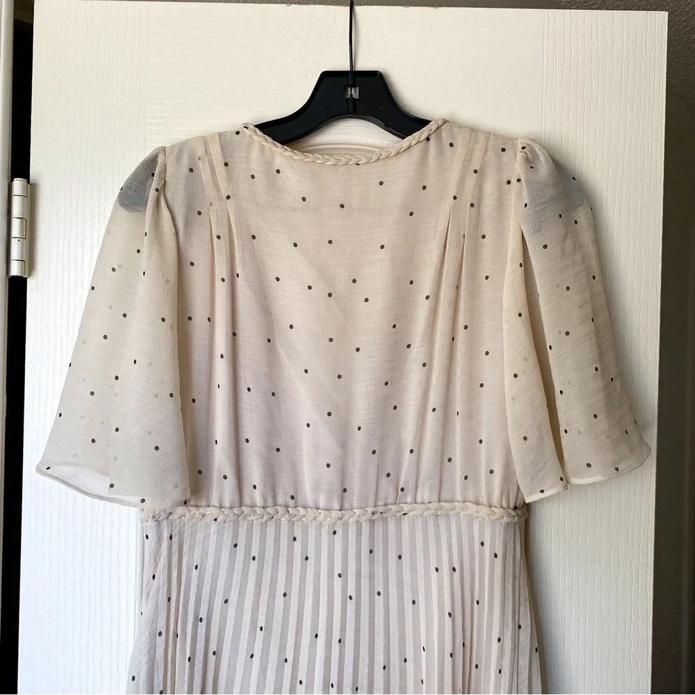 SOLD ON CURTSY - Picture 8 of 10